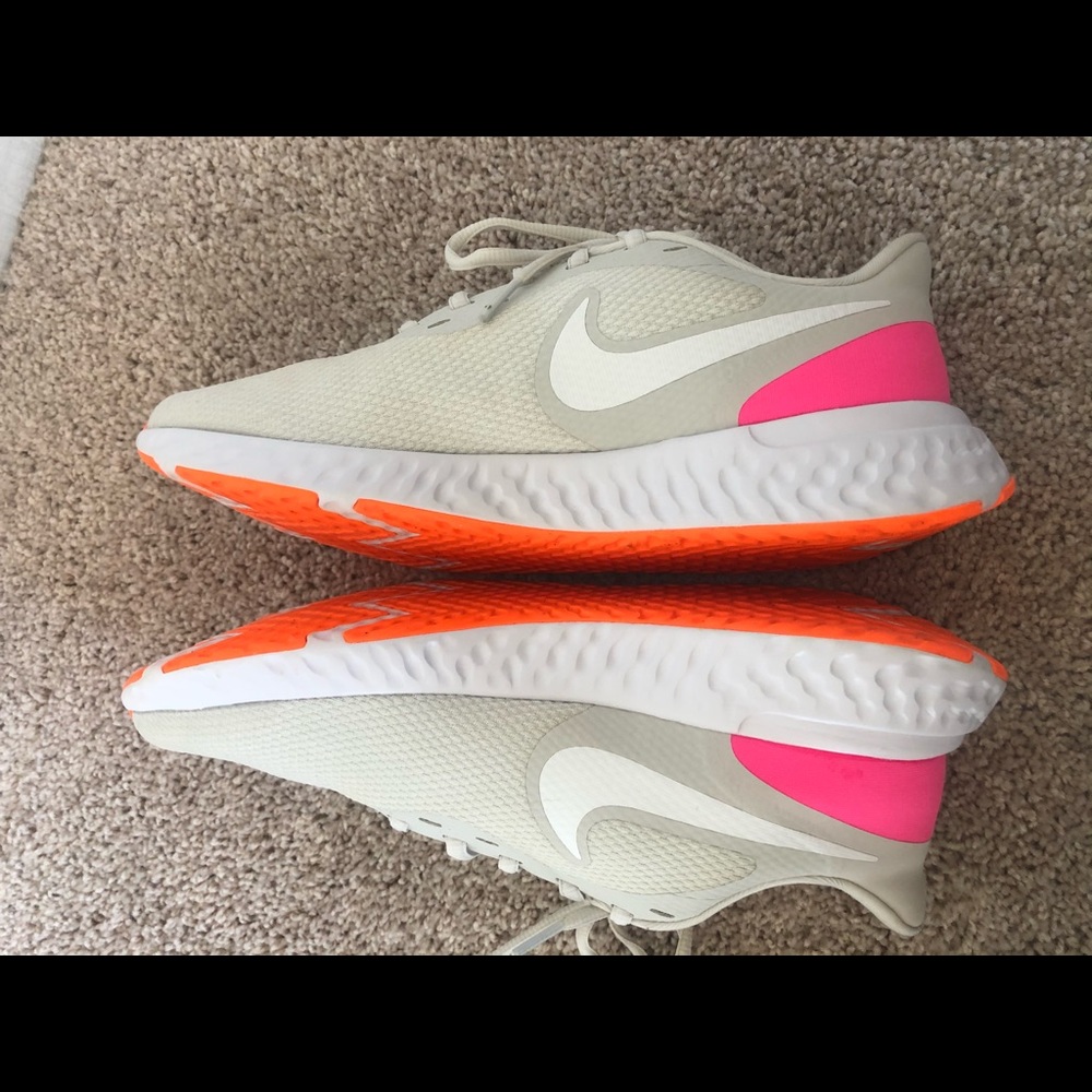 bq3207 nike revolution 5